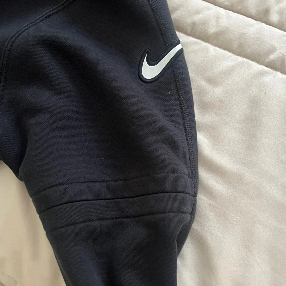 Nike sleek black